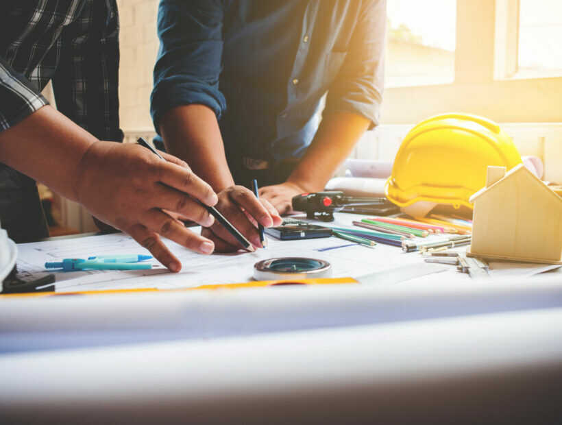 Engineers and architects brainstorm the design of house designs to satisfy customers. Engineers and architects brainstorm the design of house designs to satisfy customers.